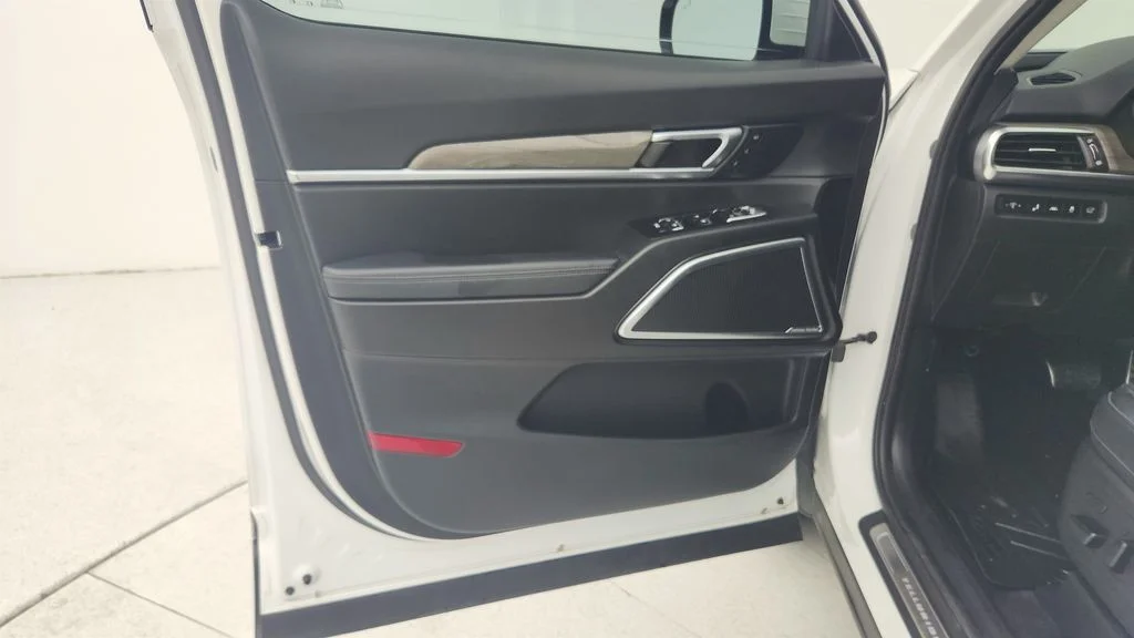 Used 2021 White Kia SX image 25