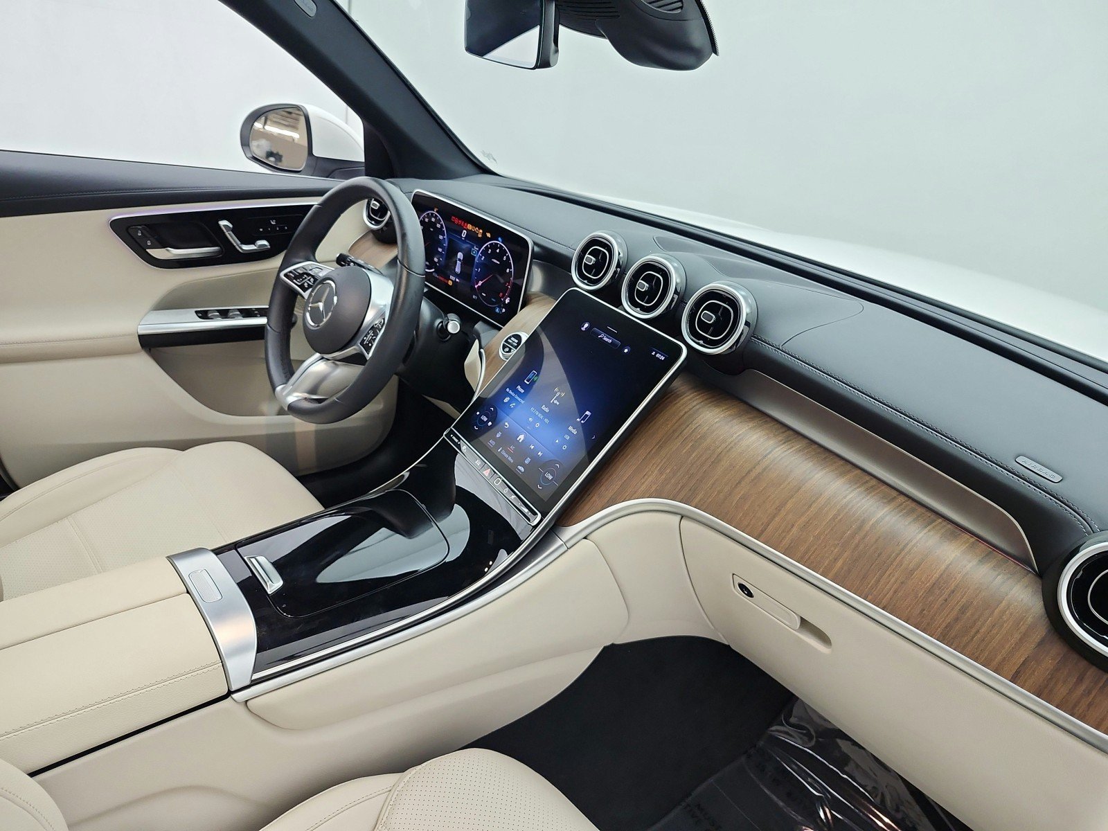 Certified Used 2024 Polar White Mercedes-Benz GLC 300 SUV image 19