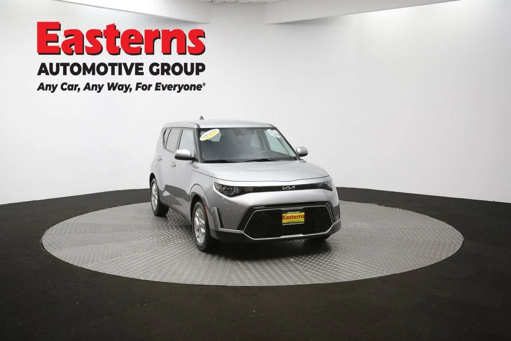 Used 2023  Kia LX image 50
