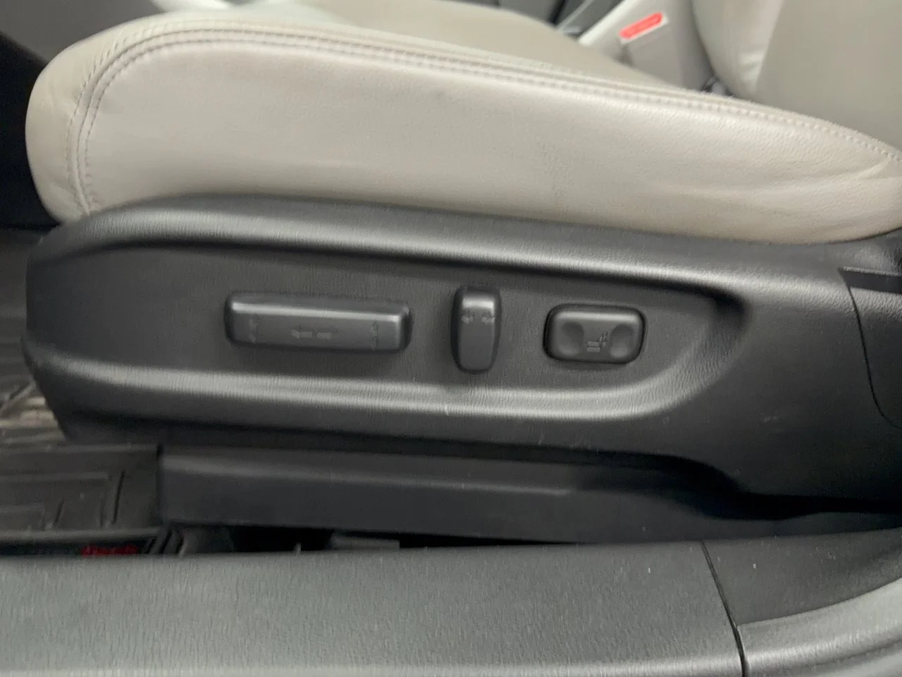 Used 2016 Lunar Silver Metallic Honda EX-L image 16