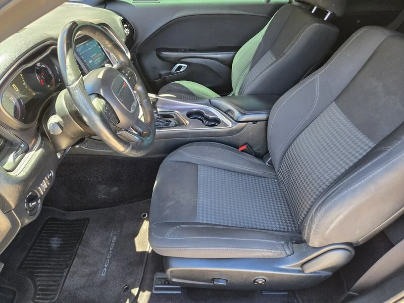 Used 2017 Granite Pearlcoat Dodge SXT image 7