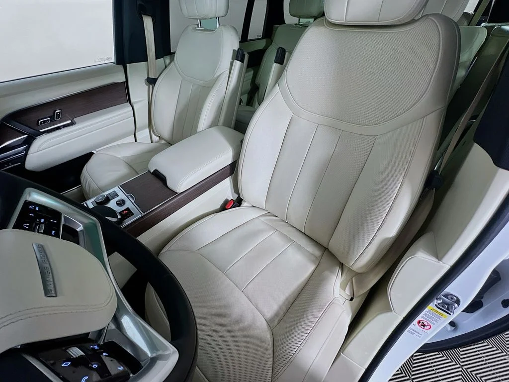 Used 2023 Fuji White Land Rover SE image 22