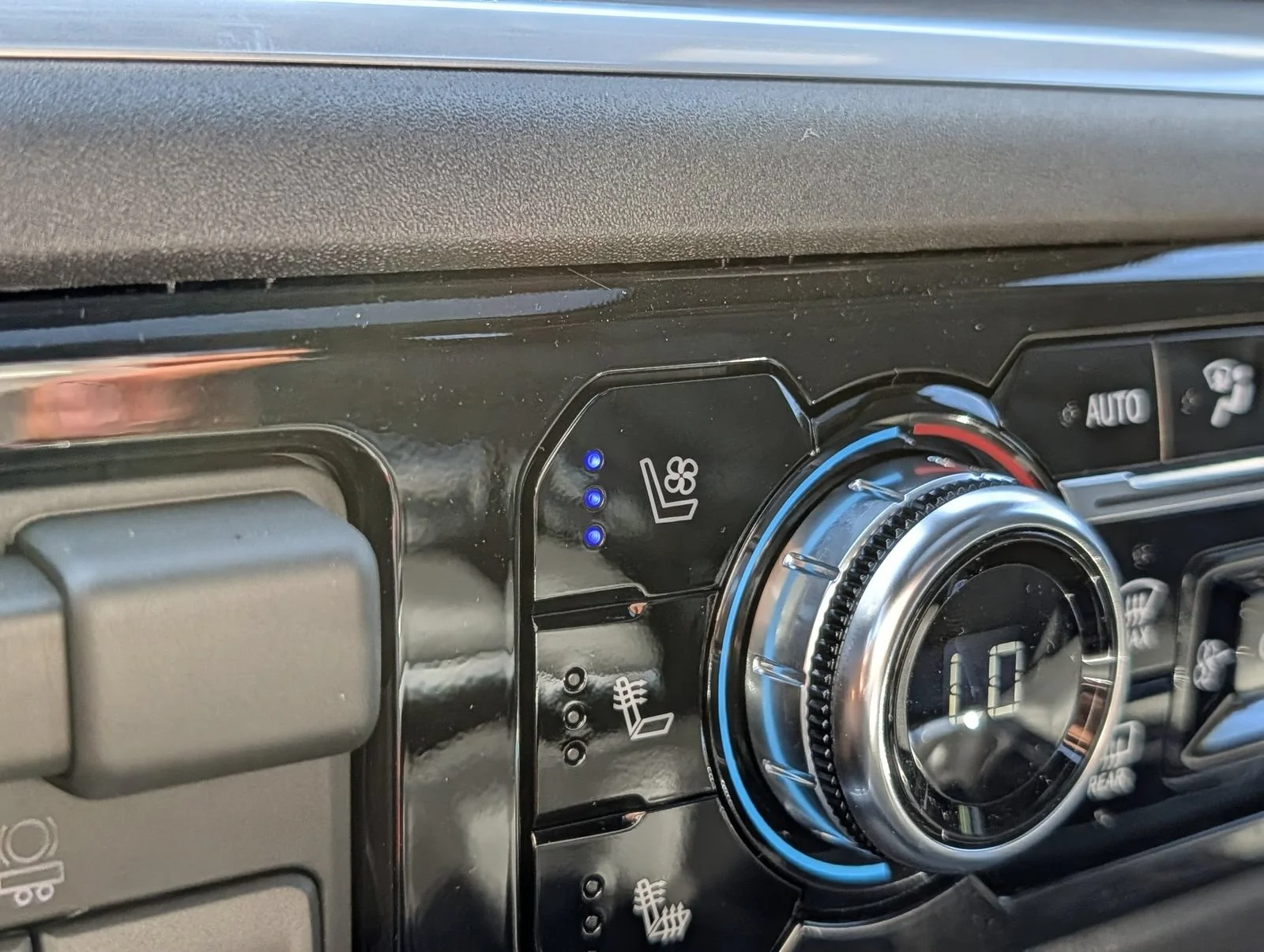 2026 GMC Sierra 1500 SLT - Photo 14