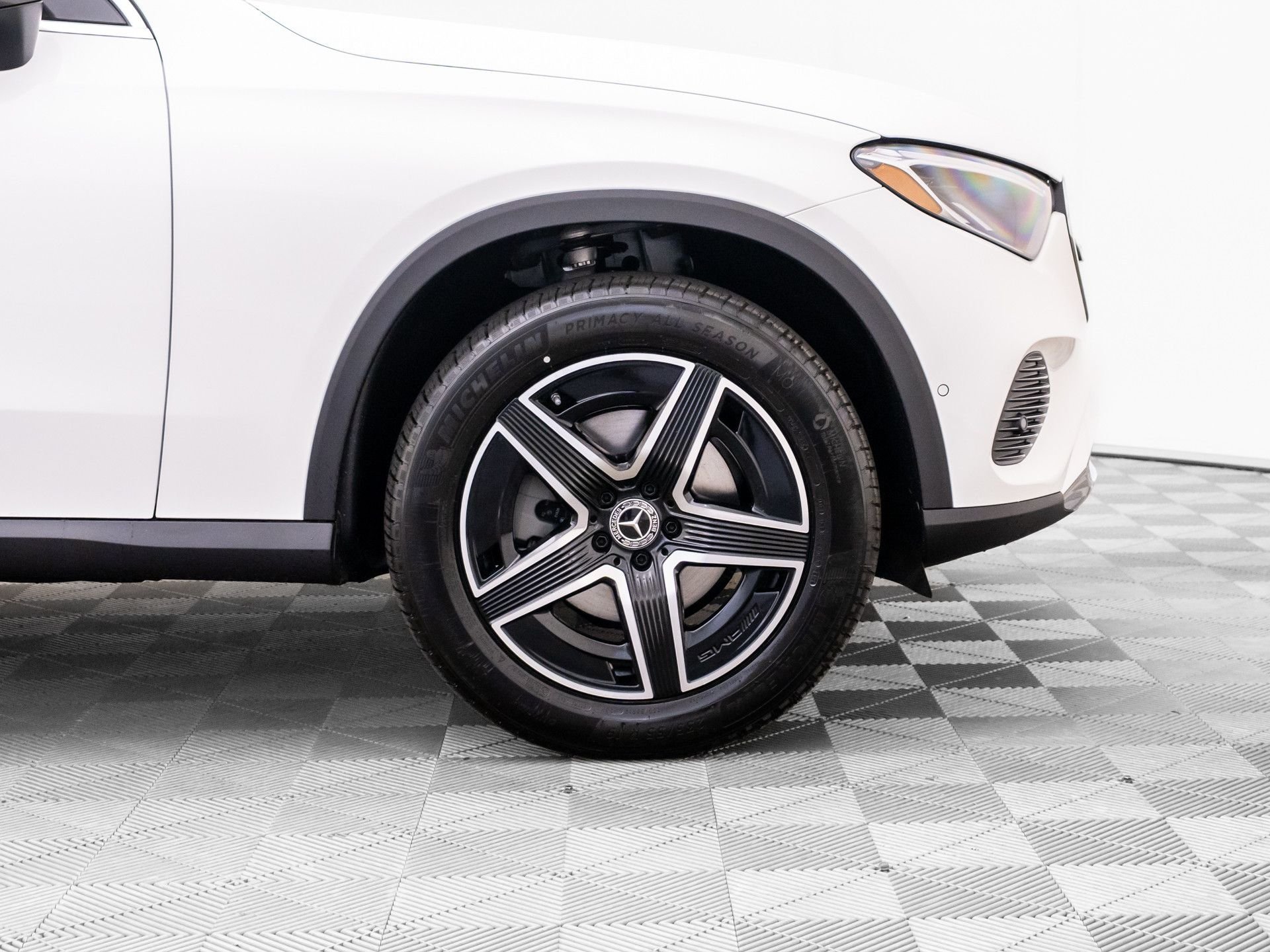 New 2026 White Mercedes-Benz GLC 300 image 35
