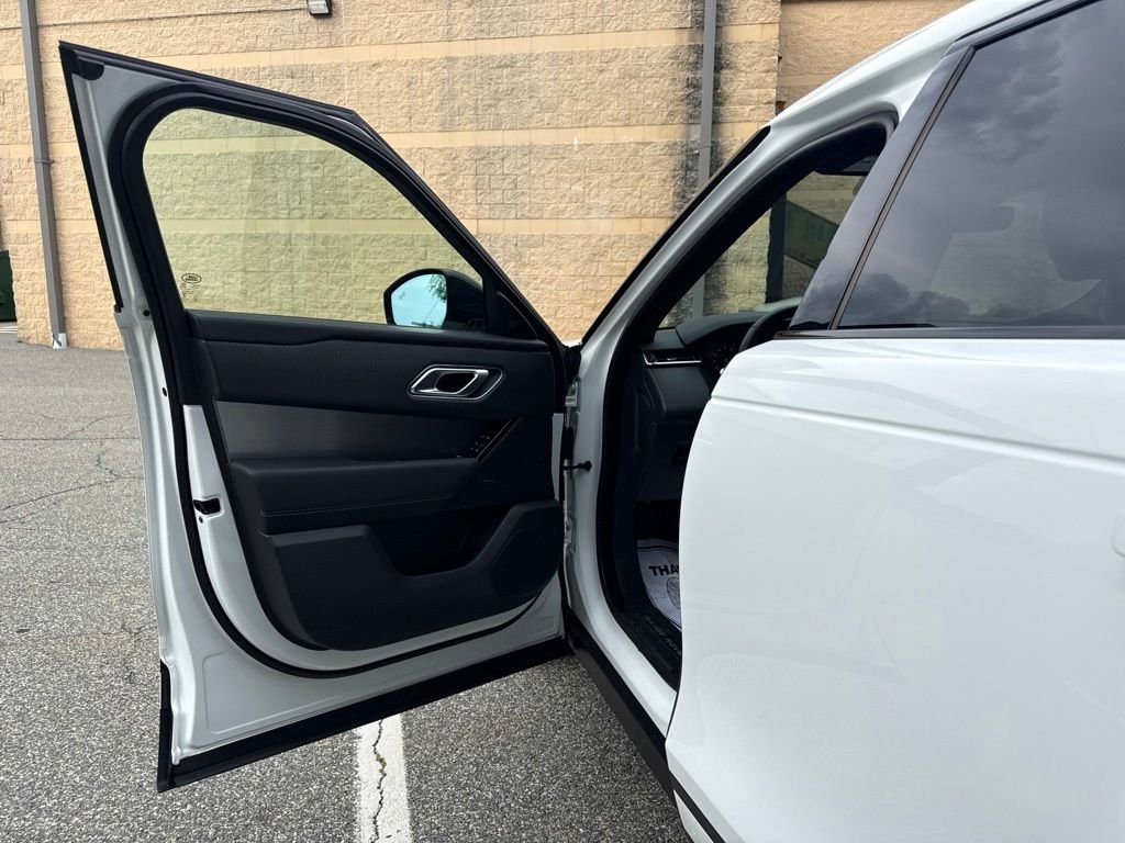 Used 2023 White Land Rover S image 10