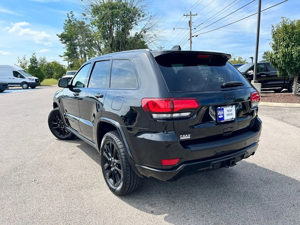 Used 2022 Black Jeep Laredo X image 4