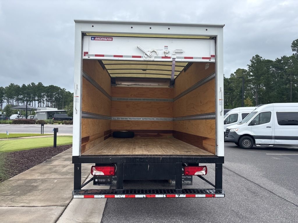 Used 2021  Freightliner w/ 16