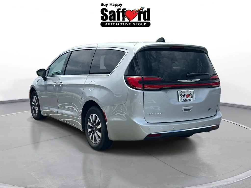 Used 2023 Silver Chrysler Touring L image 5
