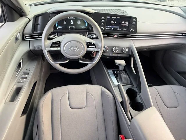 Used 2024 Metal Hyundai SE image 12