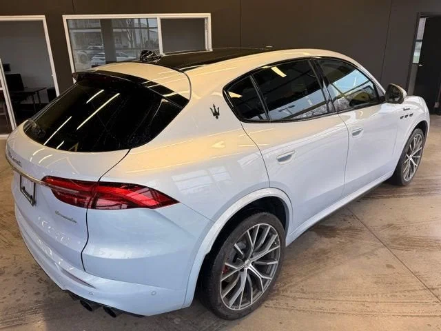 Certified Used 2023 Bianco Astro Metallic Maserati Modena image 7