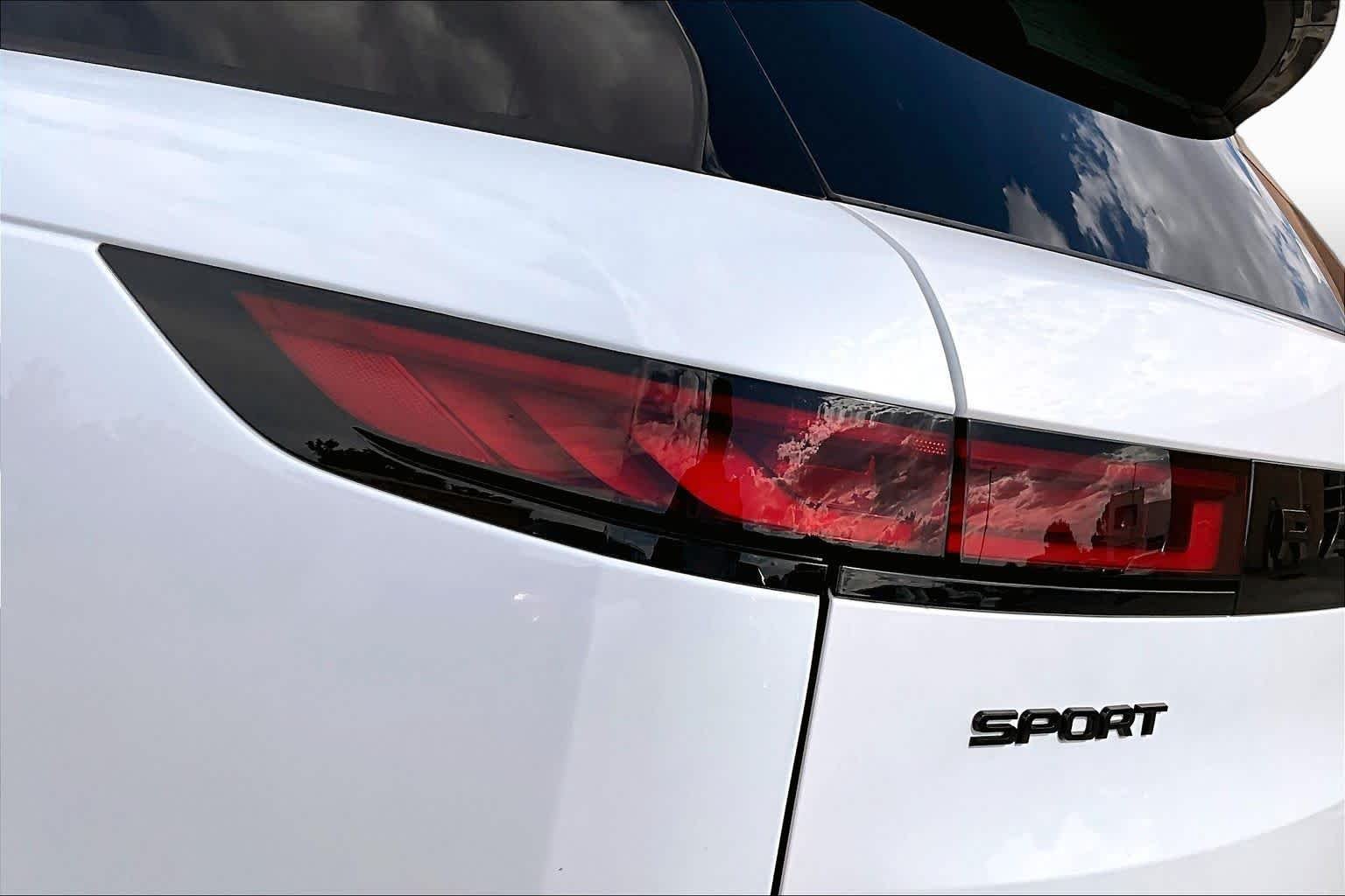 New 2026 Ostuni Pearl White Land Rover Dynamic SE image 14