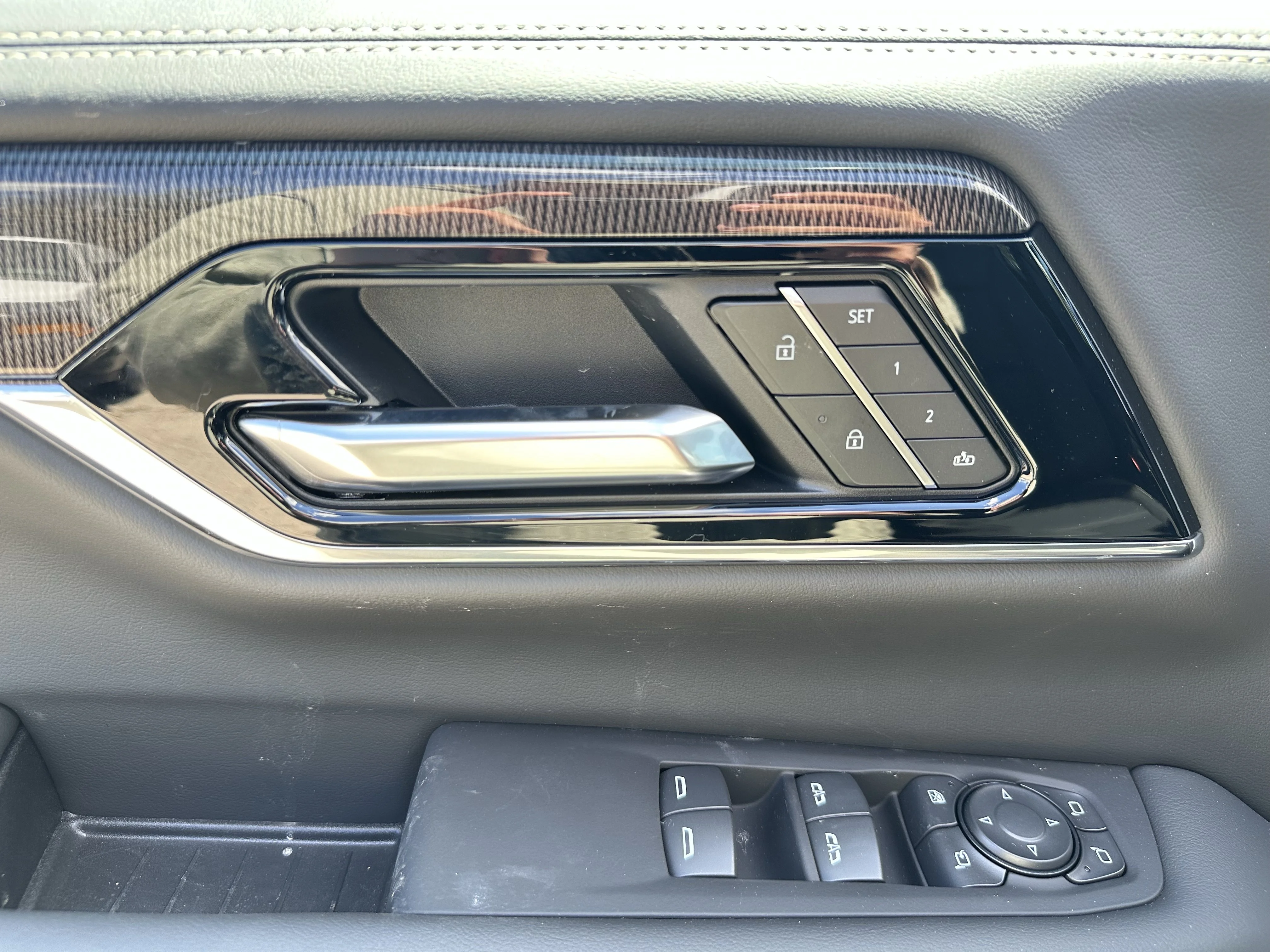 New 2026 Summit White GMC Elevation image 9
