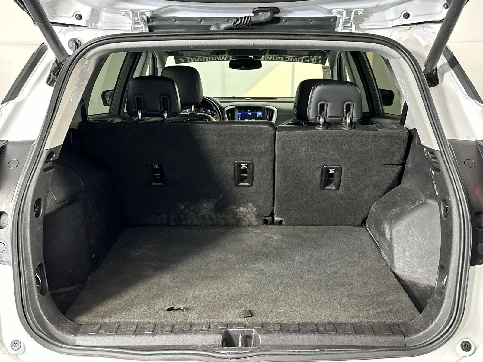 Used 2018 White GMC SLT image 25