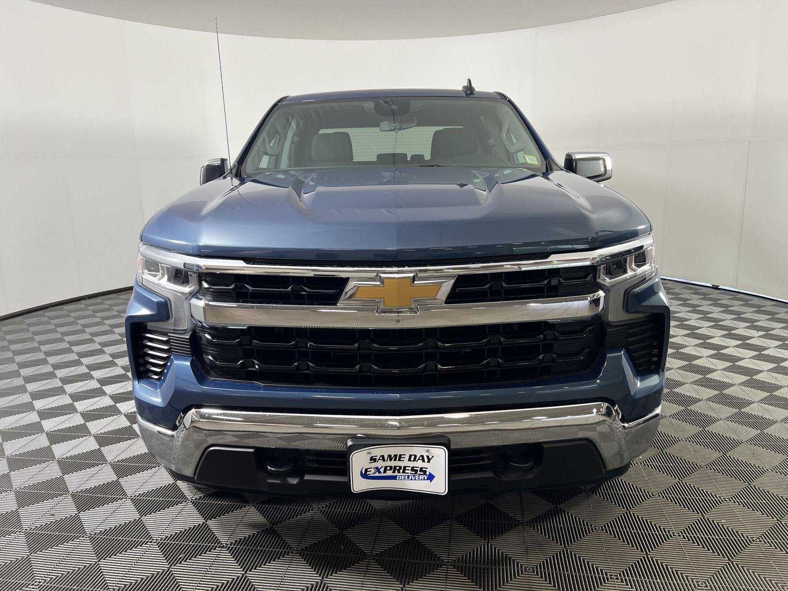 Used 2024 Lakeshore Blue Metallic Chevrolet LT image 29