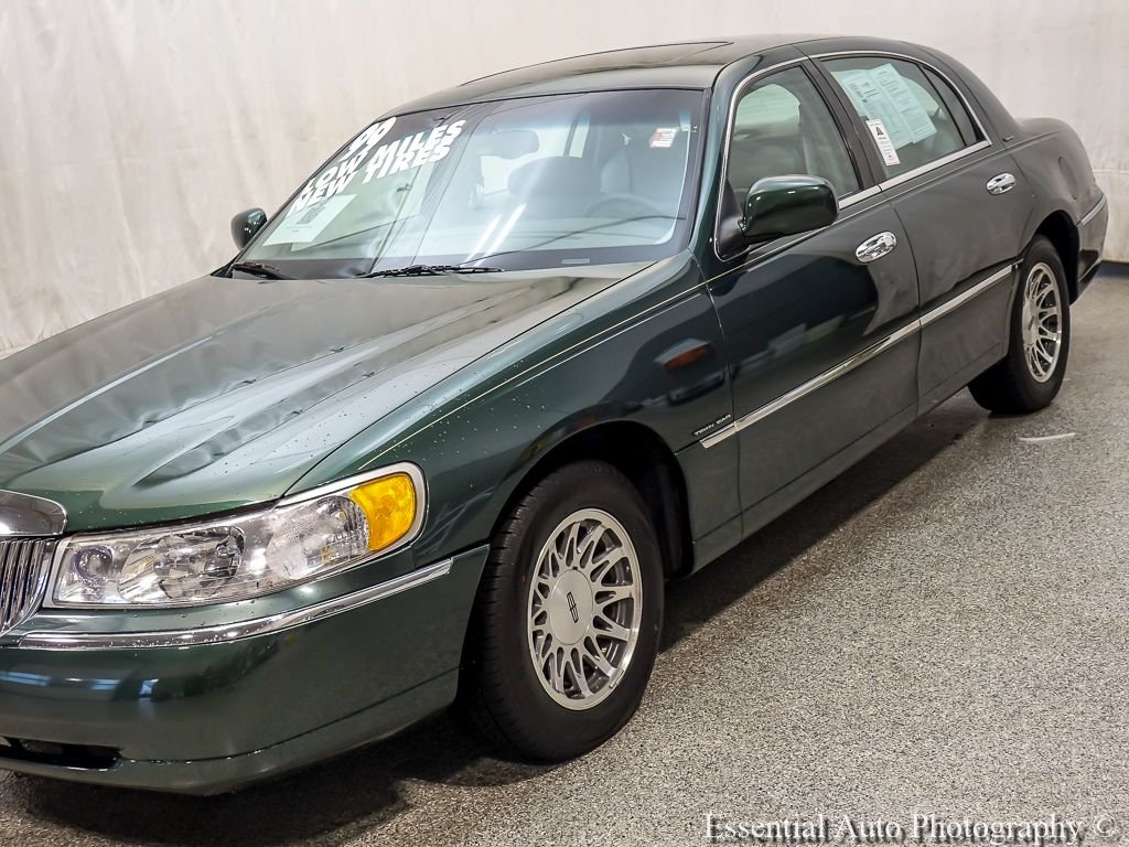 Used 1999  Lincoln Signature image 4