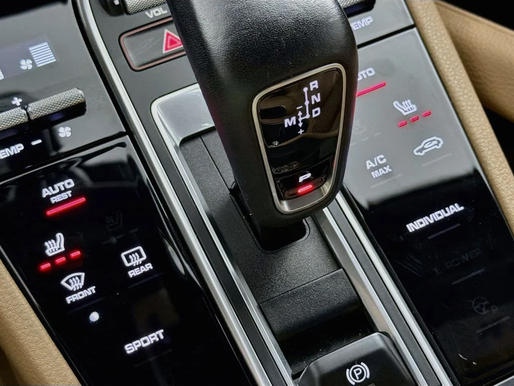 Used 2019  Porsche Base image 20