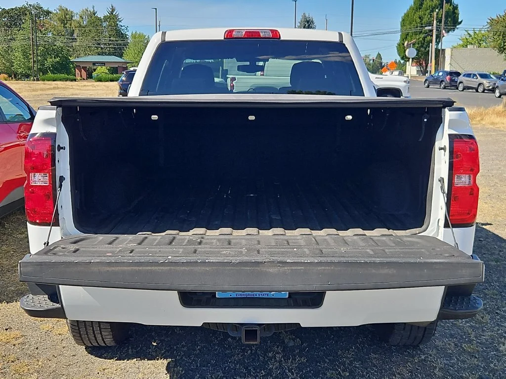Used 2018 Summit White Chevrolet LT image 24