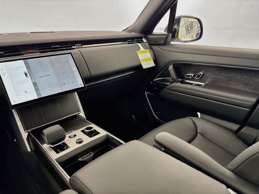 New 2027 Fuji White Land Rover SE image 24