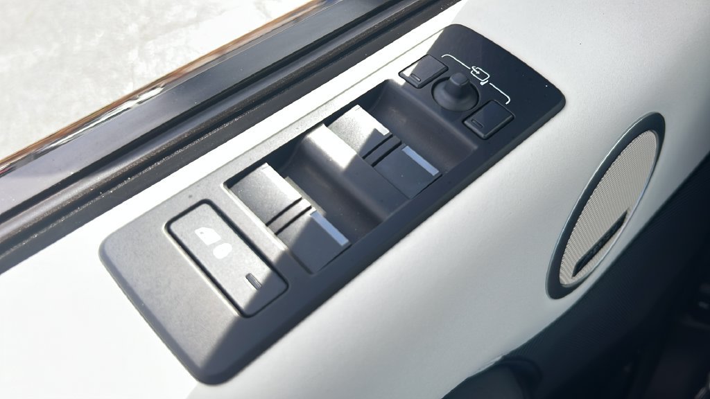 Used 2025 Black Land Rover S image 24
