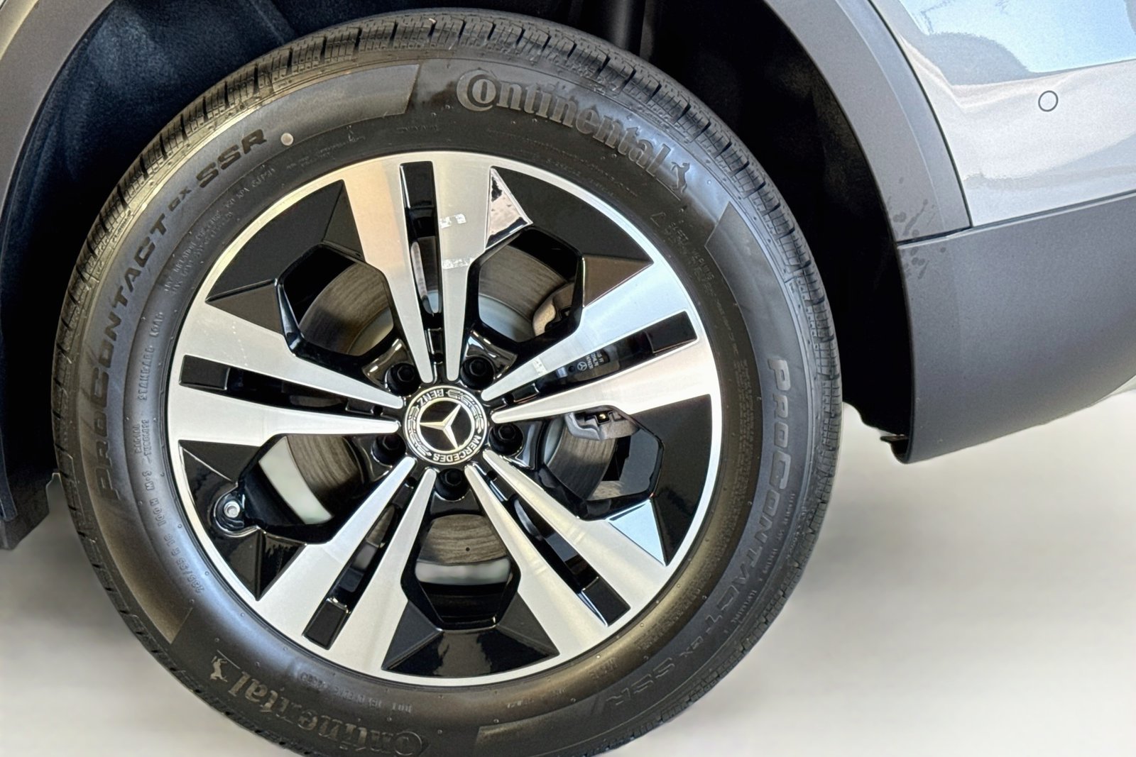 New 2026 Mountain Grey Metallic Mercedes-Benz GLB 250 image 29