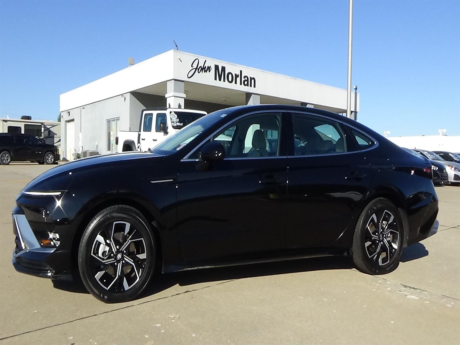 Used 2025 Abyss Black Pearl (a2b) Hyundai SEL image 1