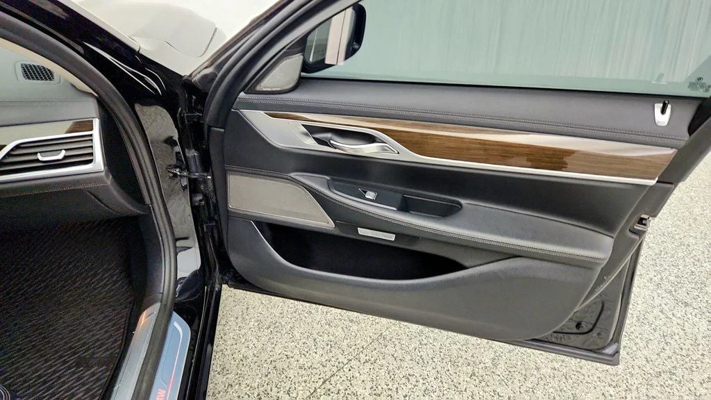 Used 2018 Black Sapphire Metallic BMW 740i xDrive image 27