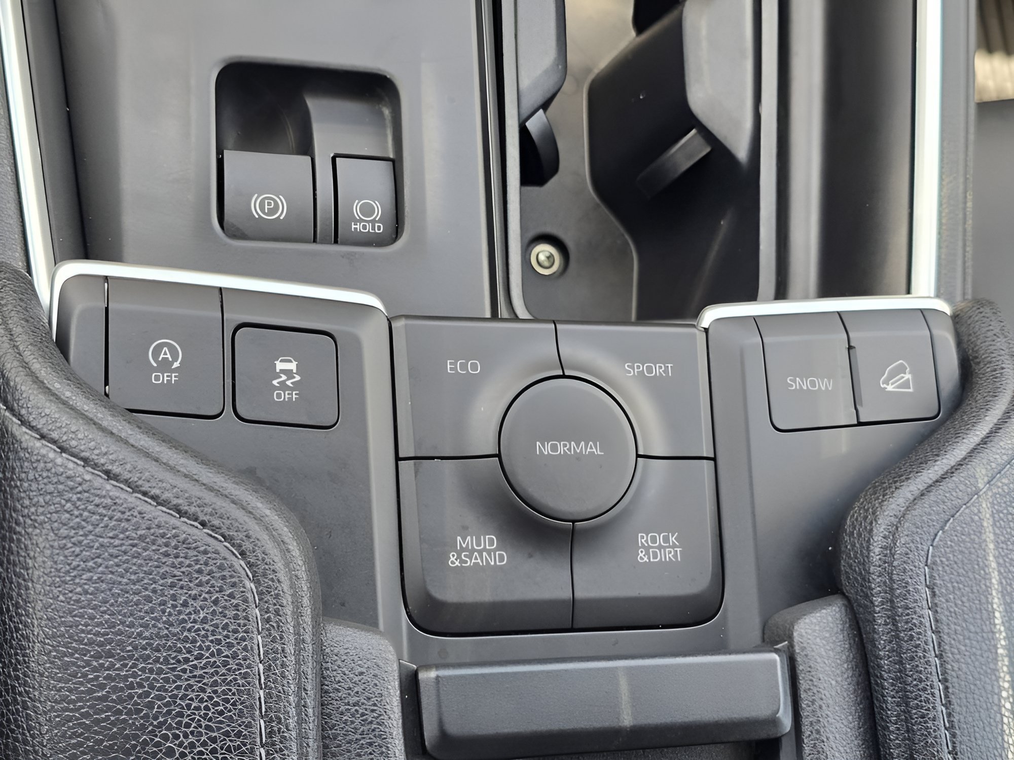 Used 2024 Pearl Toyota XLE image 8