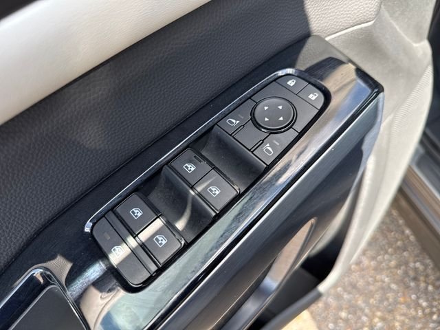Used 2025 Gray Nissan SL image 11
