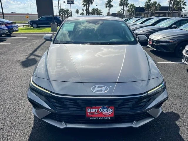 Used 2025  Hyundai Limited image 2