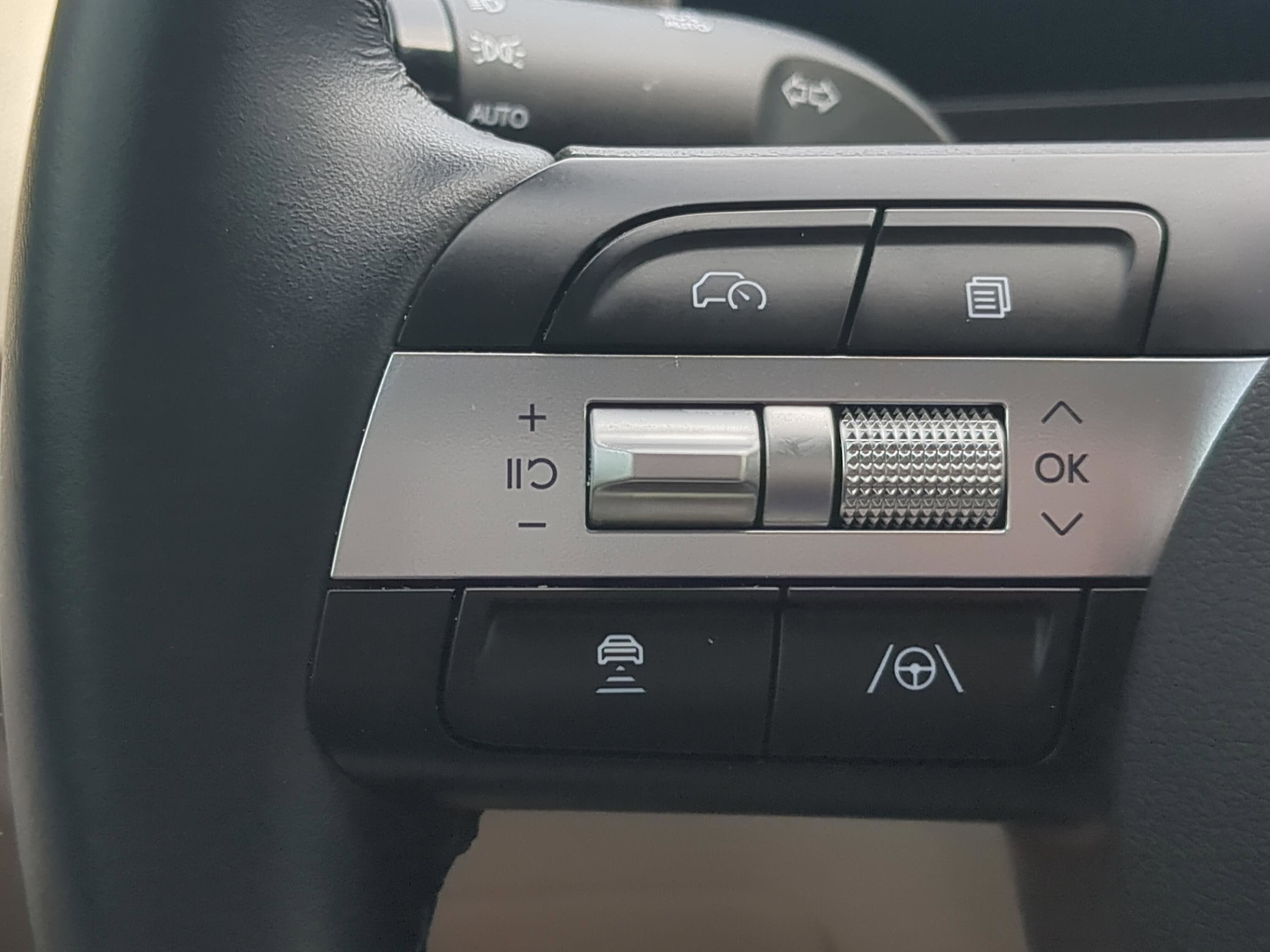 Used 2025 Ecotronic Gray Hyundai SEL Convenience image 22