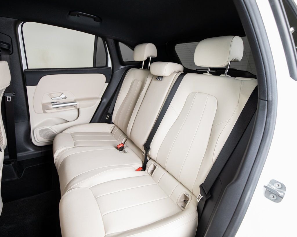 Certified Used 2025  Mercedes-Benz GLA 250 image 9