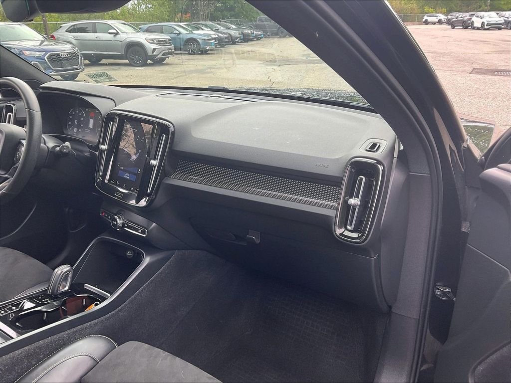 Used 2021 Black Volvo R-Design image 13