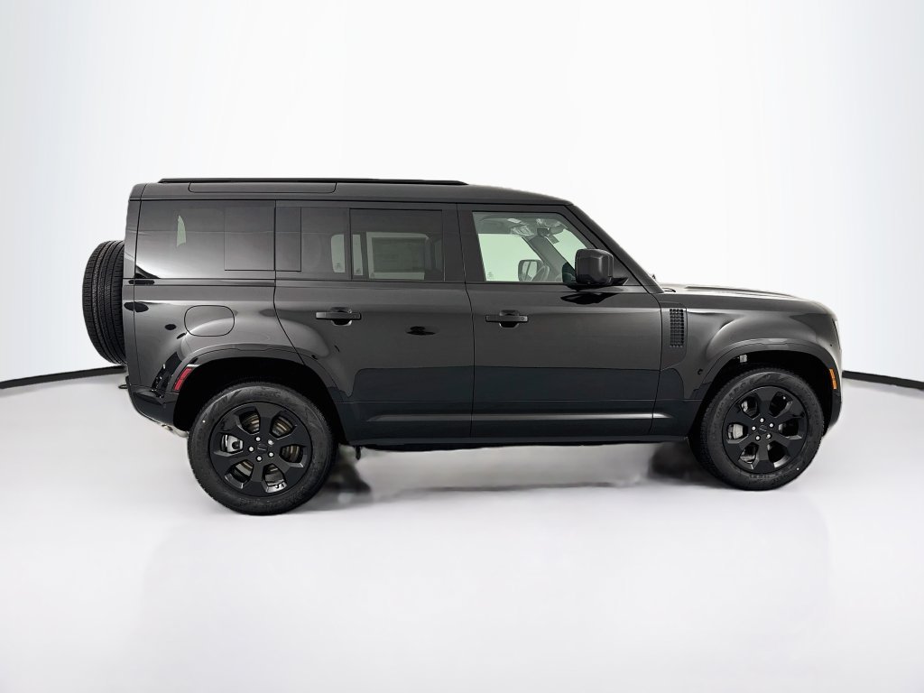 New 2026 Santorini Black Land Rover X-Dynamic SE image 4