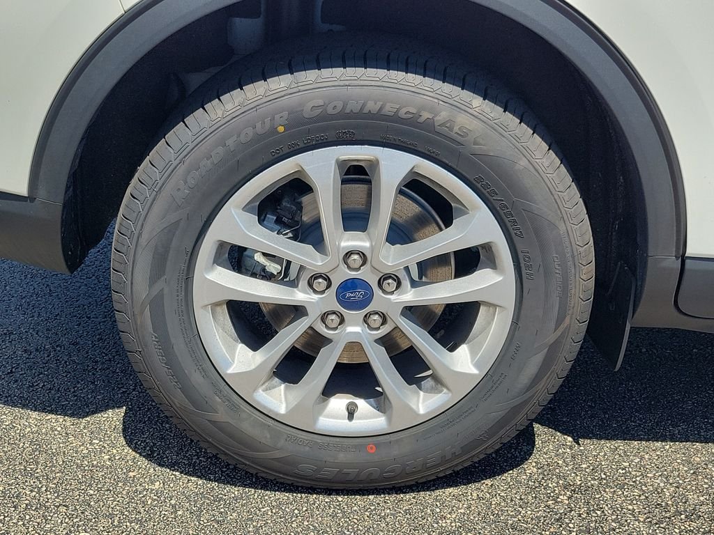 Certified Used 2022 White Ford SE image 28