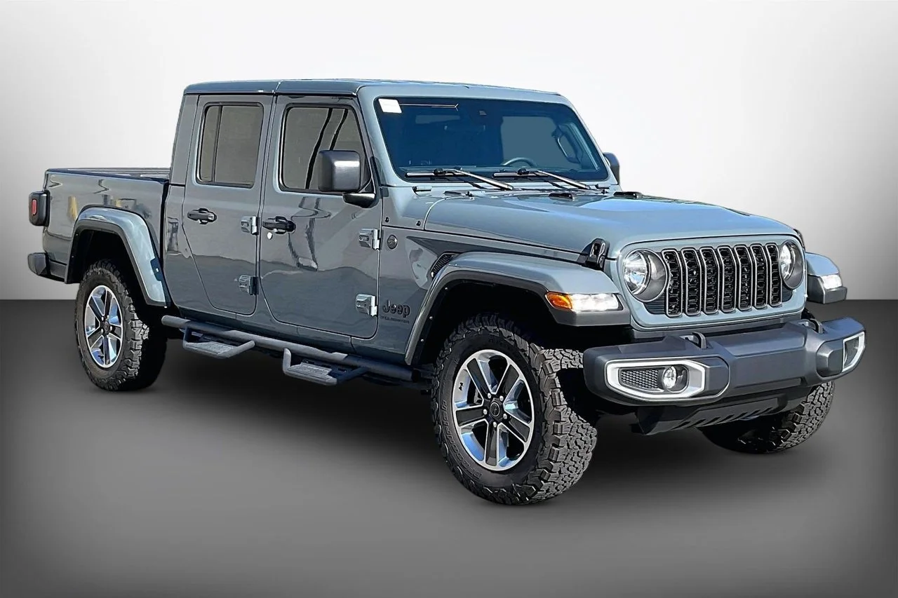 Used 2024 Gray Jeep Sport S image 2