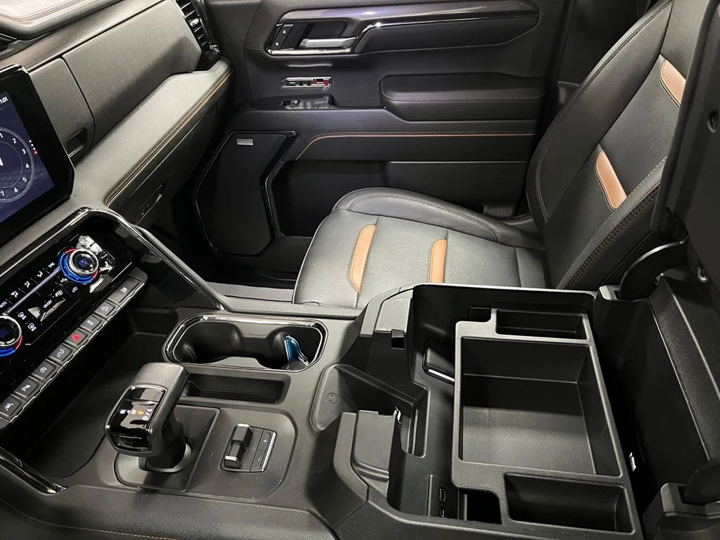 Used 2022 White GMC AT4 image 36