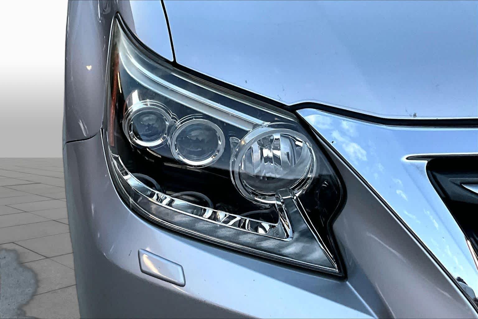 Used 2014 Tungsten Pearl Lexus Luxury image 29