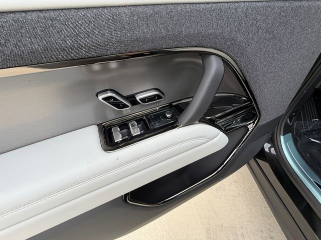 New 2026 Santorini Black Land Rover SE image 11