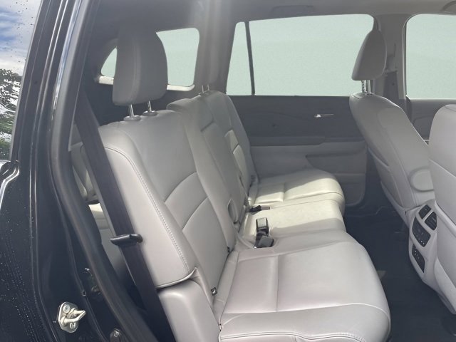 Used 2017 Crystal Black Pearl Honda Touring image 8
