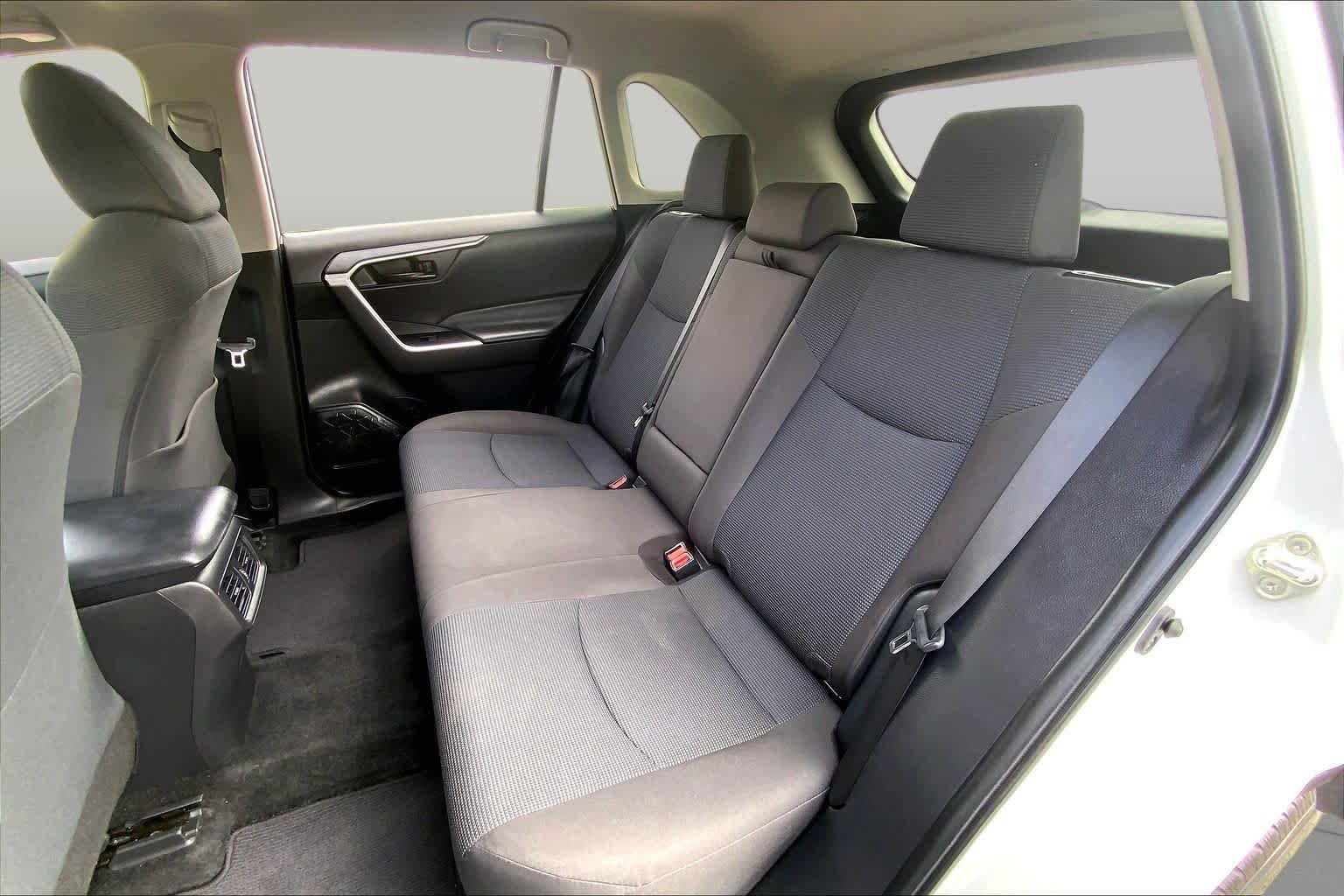 Used 2022 White Toyota LE image 20