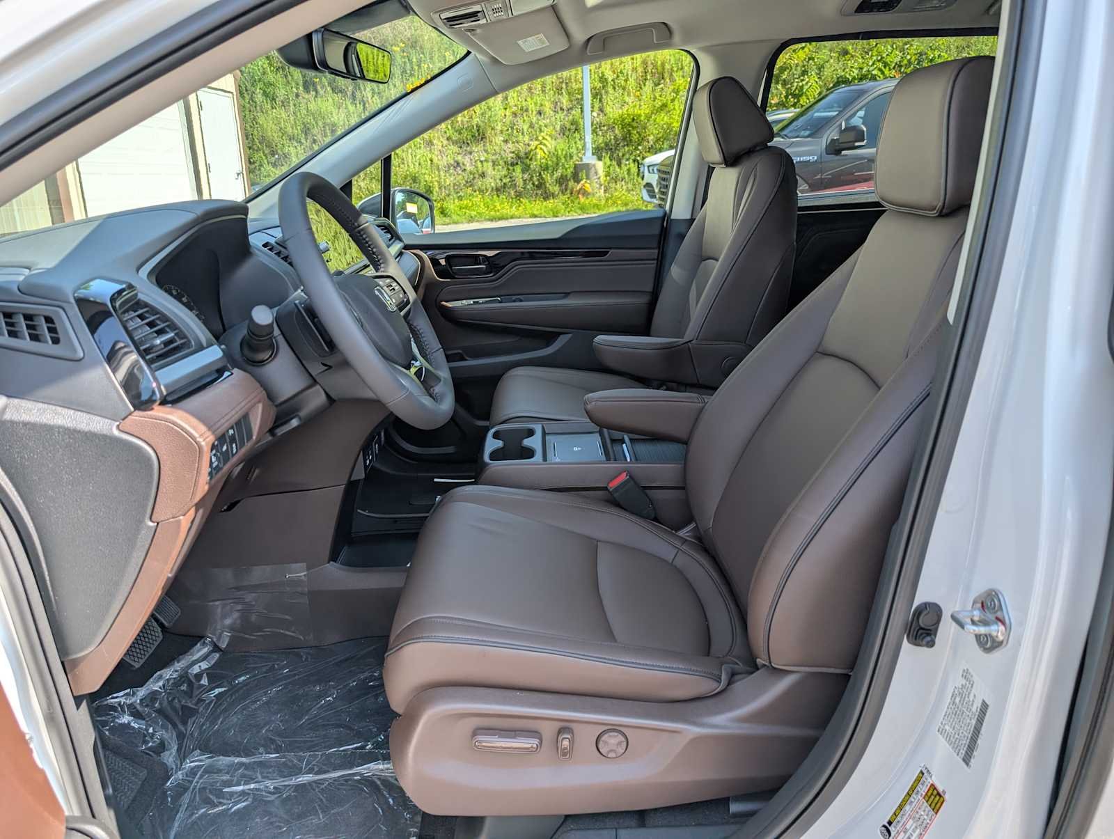New 2026 Platinum White Pearl Honda Touring image 4