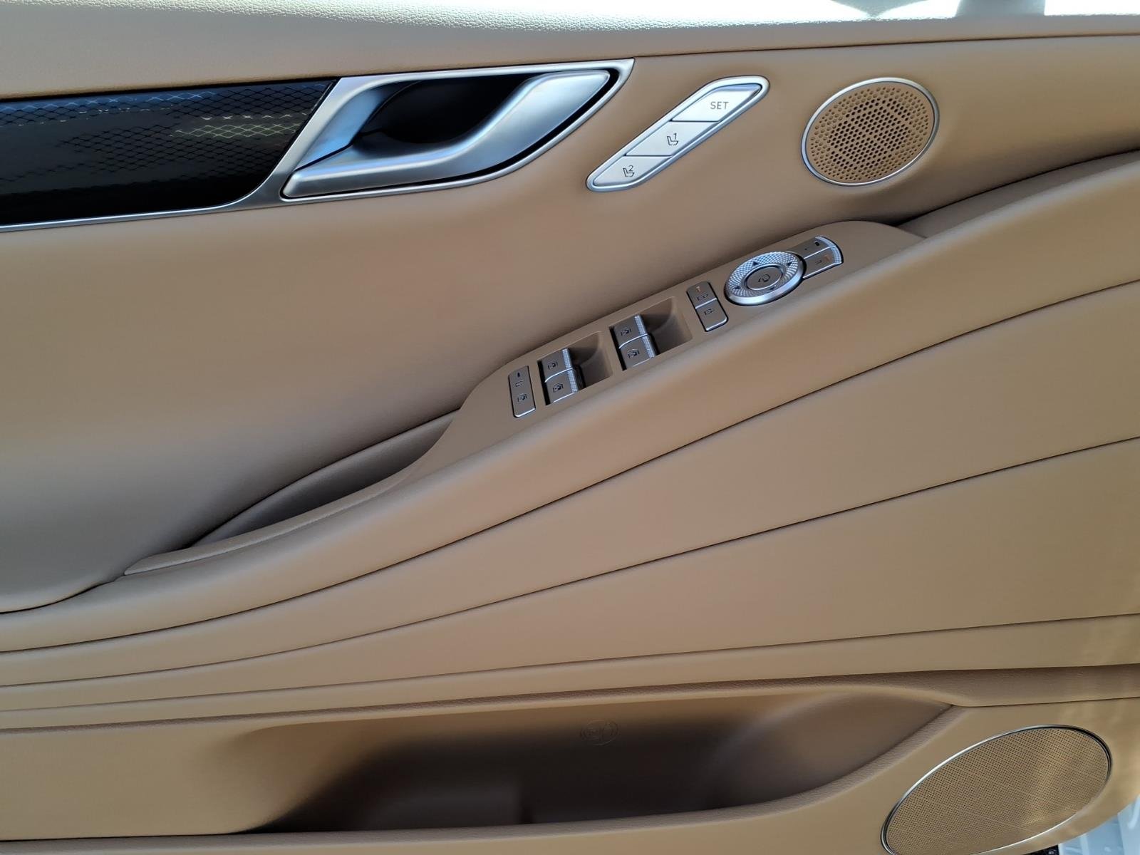 New 2026 White Genesis 2.5T image 14