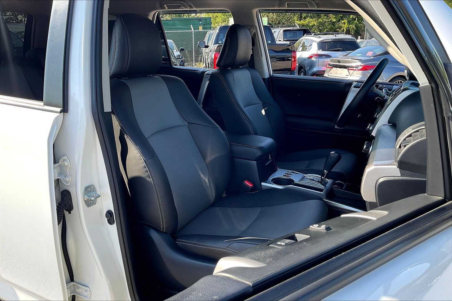 Used 2020 Super White Toyota SR5 image 9