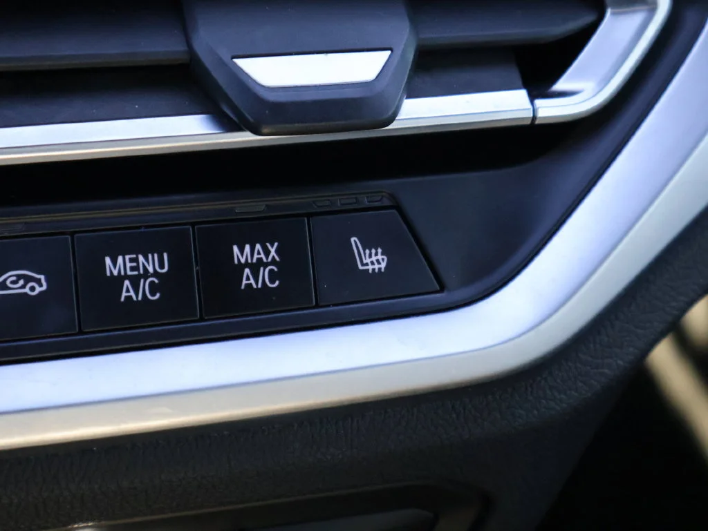 Used 2019 Mineral Grey Metallic BMW 330i xDrive image 24