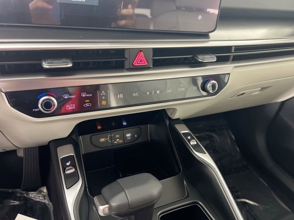 New 2026 Glacial White Pearl Kia S image 24
