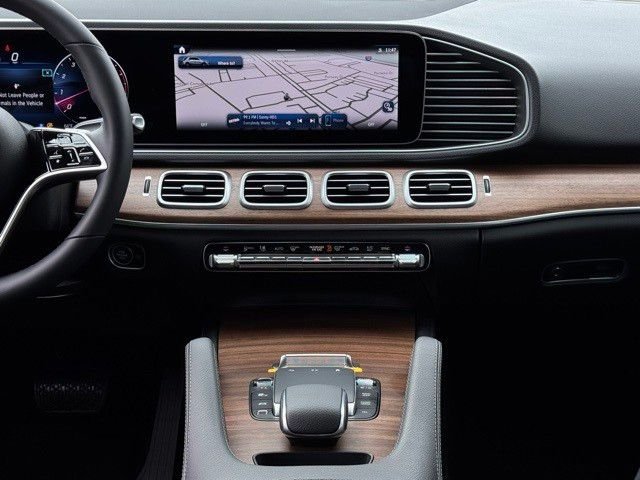 2025 Mercedes-Benz GLE GLE450 - Photo 9