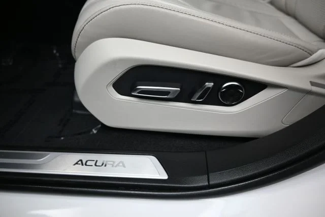 Used 2025 White Acura Technology Package image 23