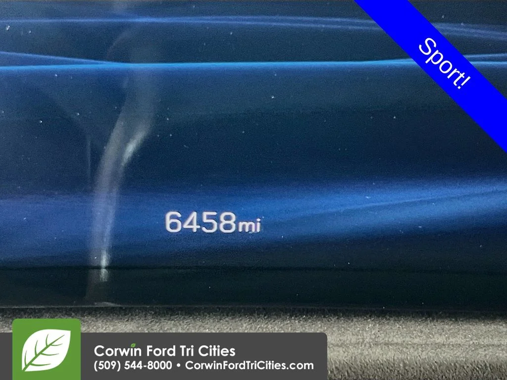 Used 2025  Cadillac Sport image 2