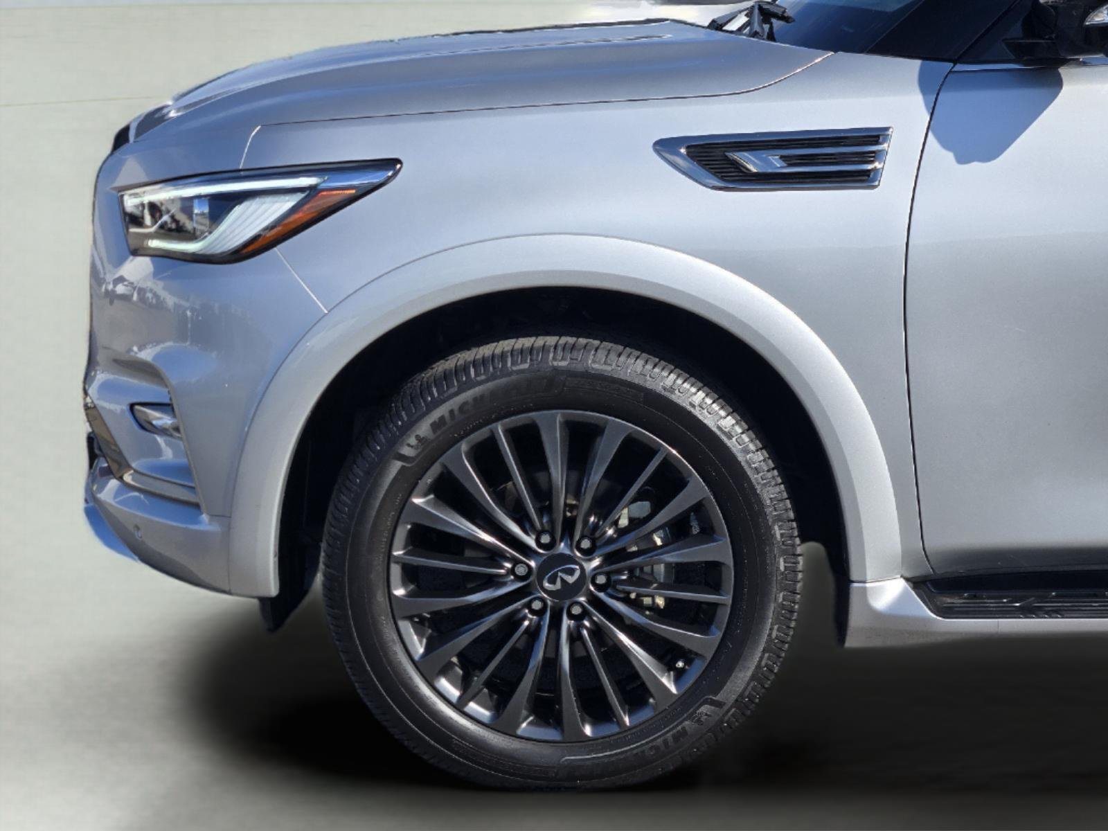 Used 2023 Liquid Platinum INFINITI PREMIUM SELECT image 9