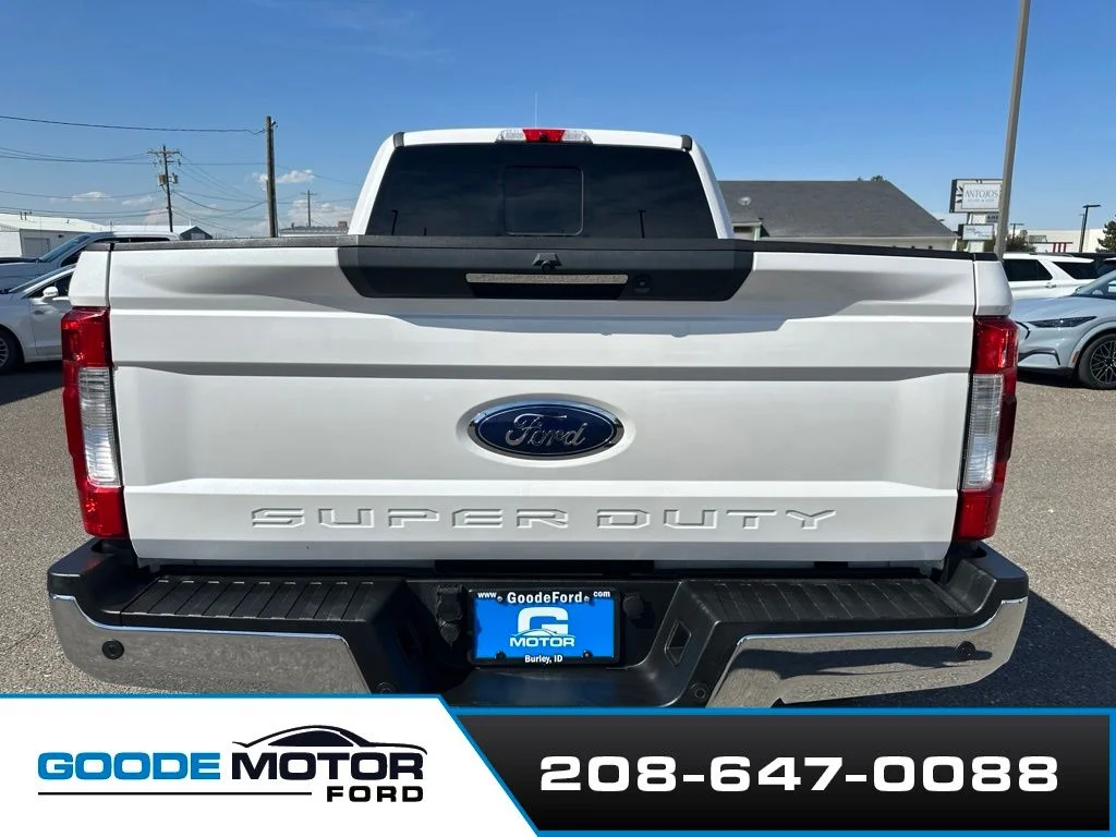 Used 2017 White Platinum Clearcoat Metallic Ford Lariat image 6